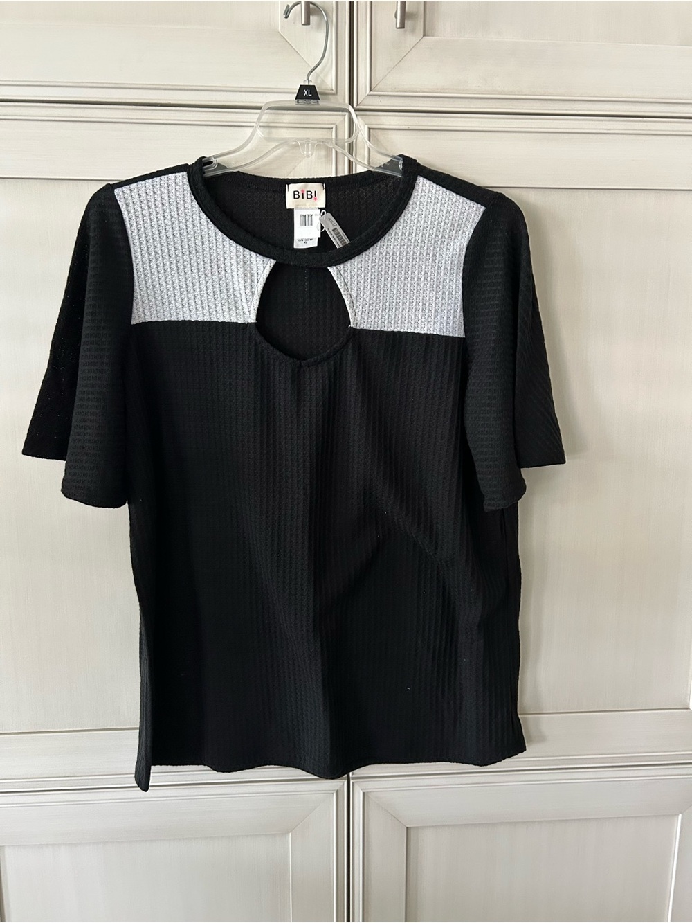BiBi Black and White Short Sleeve Keyhole Top